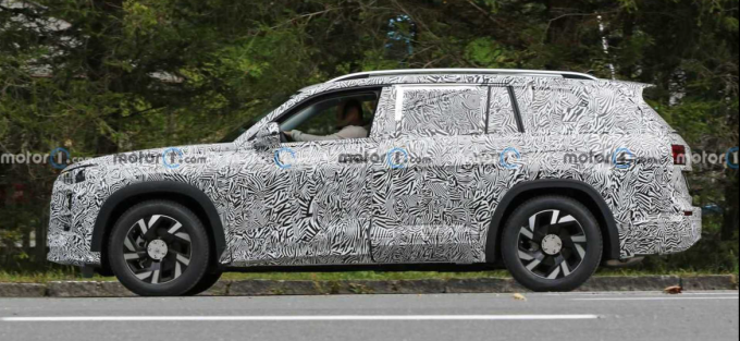 아우디 Q9 스파이샷 (출처 : motor1)