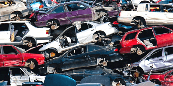 쌓여있는-자동차