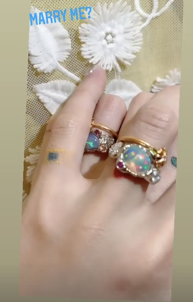 현아 던 반지