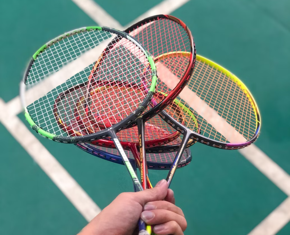 배드민턴 라켓들