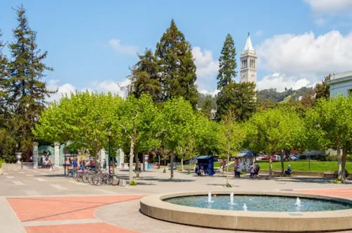 버클리 캠퍼스 Sproul Plaza