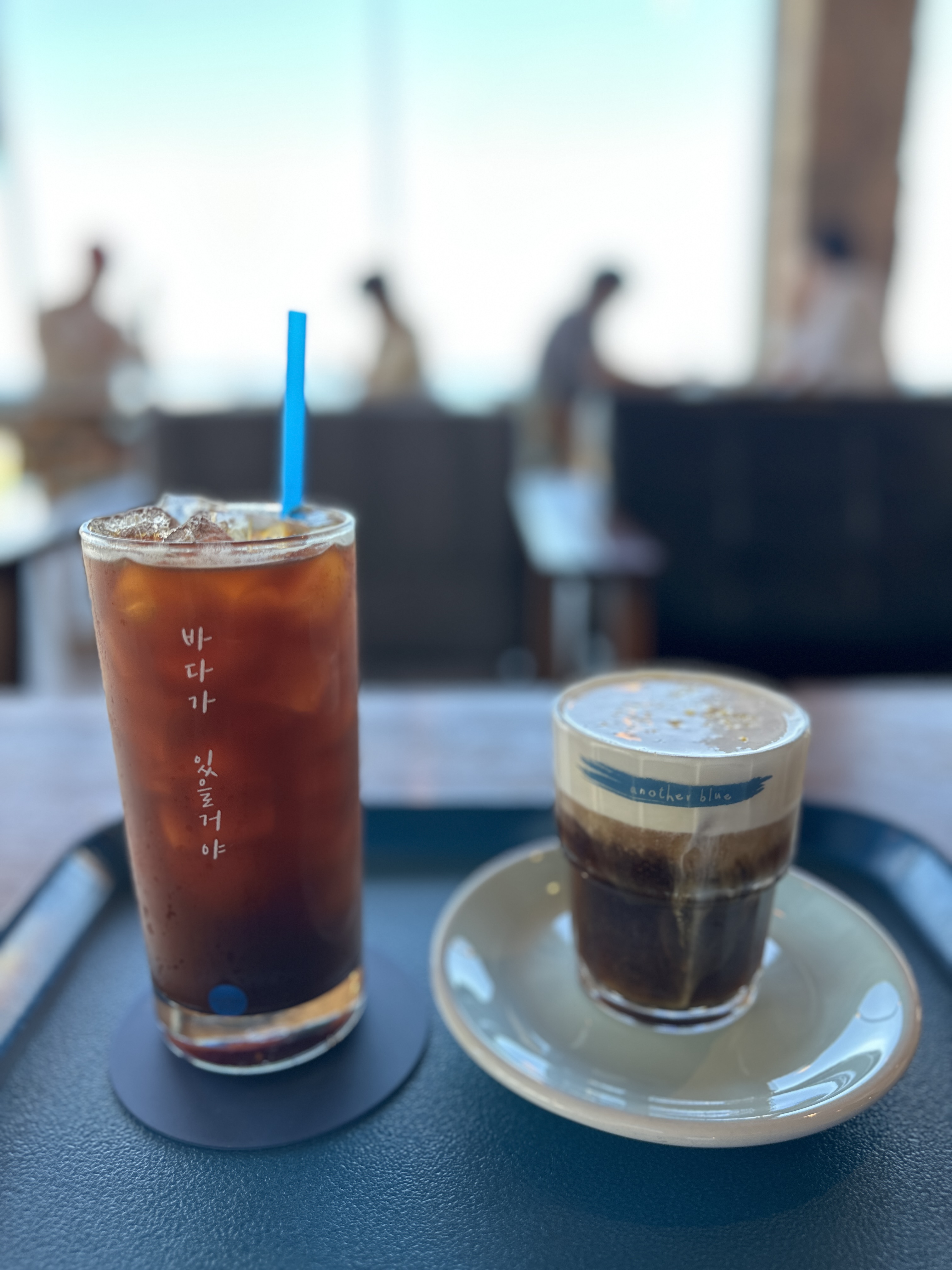 어나더블루 아인슈페너와 아메리카노