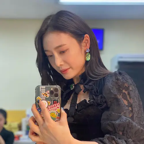 김히어라