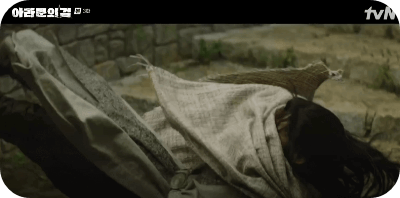 아라문의 검 3회 눈별의 공격을 당하는 은섬