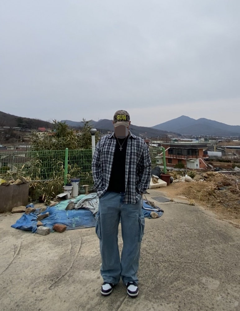 데일리룩('26. 3. 1.)블루썬플라워 SUN로고 카모볼캡, 스탠다드에러 87-STAN134 포켓체크셔츠, 무신사스탠다드 카고팬츠, 나이키 덩크로우 돌고래, 빈티지 십자가 목걸이, 무신사스탠다드 베이직 티셔츠