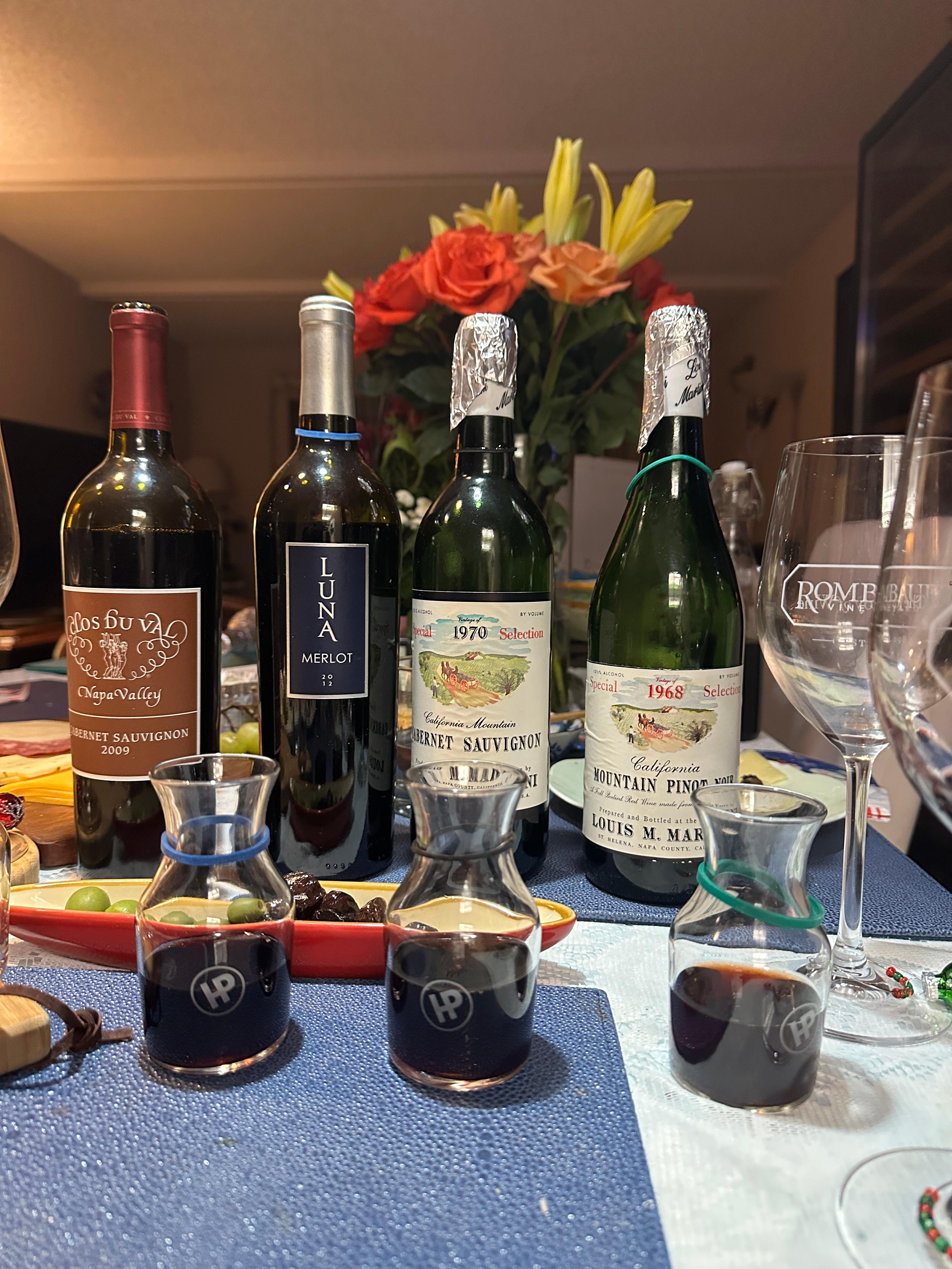 4병의 나파 와인, 캐버네 , 멀로, 빈티지 피노 누아 포함