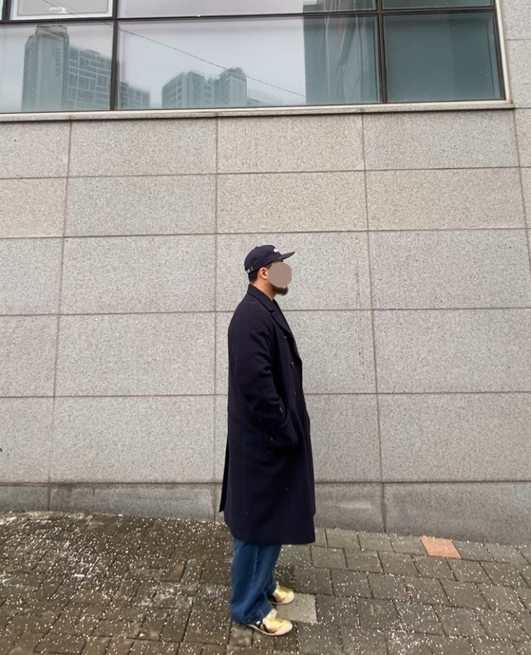 데일리룩('26.1.12.)에페 빈티지 할리우드 스타 볼캡, 그레이휴 더블브레스티드 롱코트, 후브스 헤비케이블니트 울 스웨터, 무신사스탠다드 벌룬 팬츠, 아식스 오니츠카타이거 골드