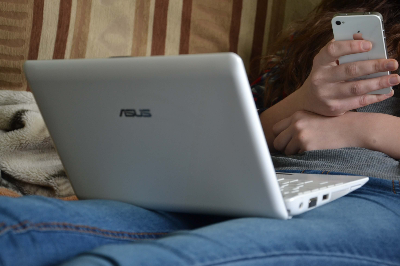 휴대폰과 노트북