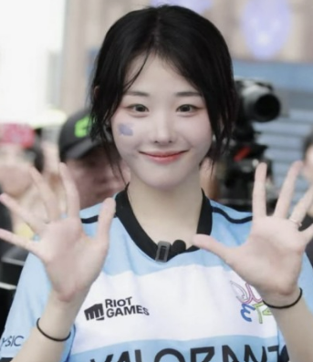 냥뇽녕냥 히나 키 나이 - 틱톡 스타에서 걸밴드 QWER