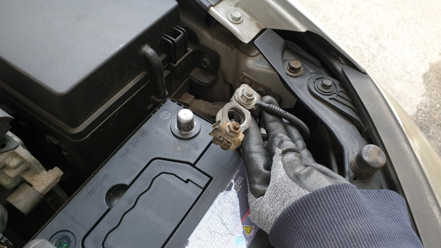 마이너스 단자 분리 모습