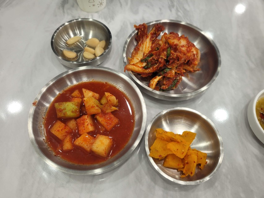 김치 깍두기 등 기본 반찬