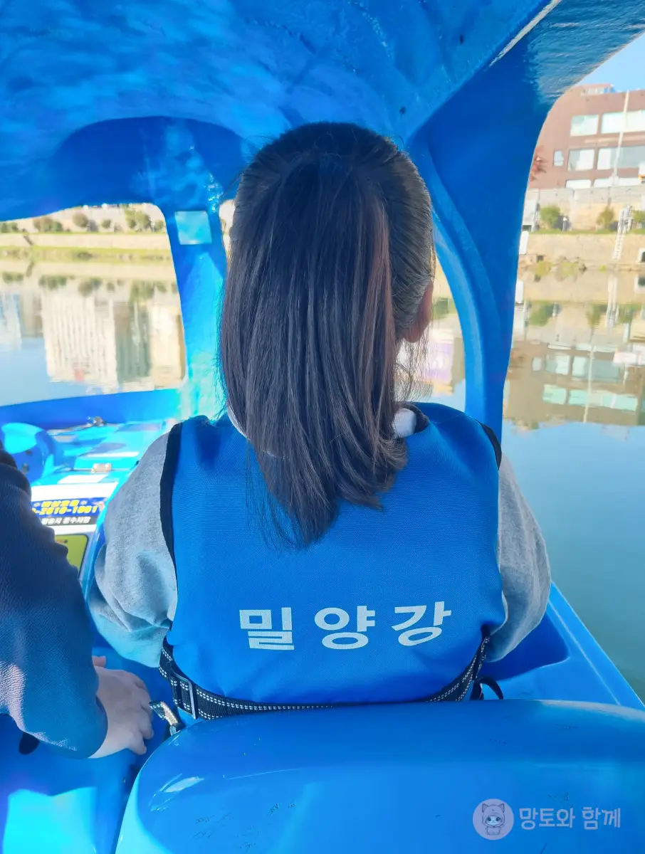 망토-뒷모습