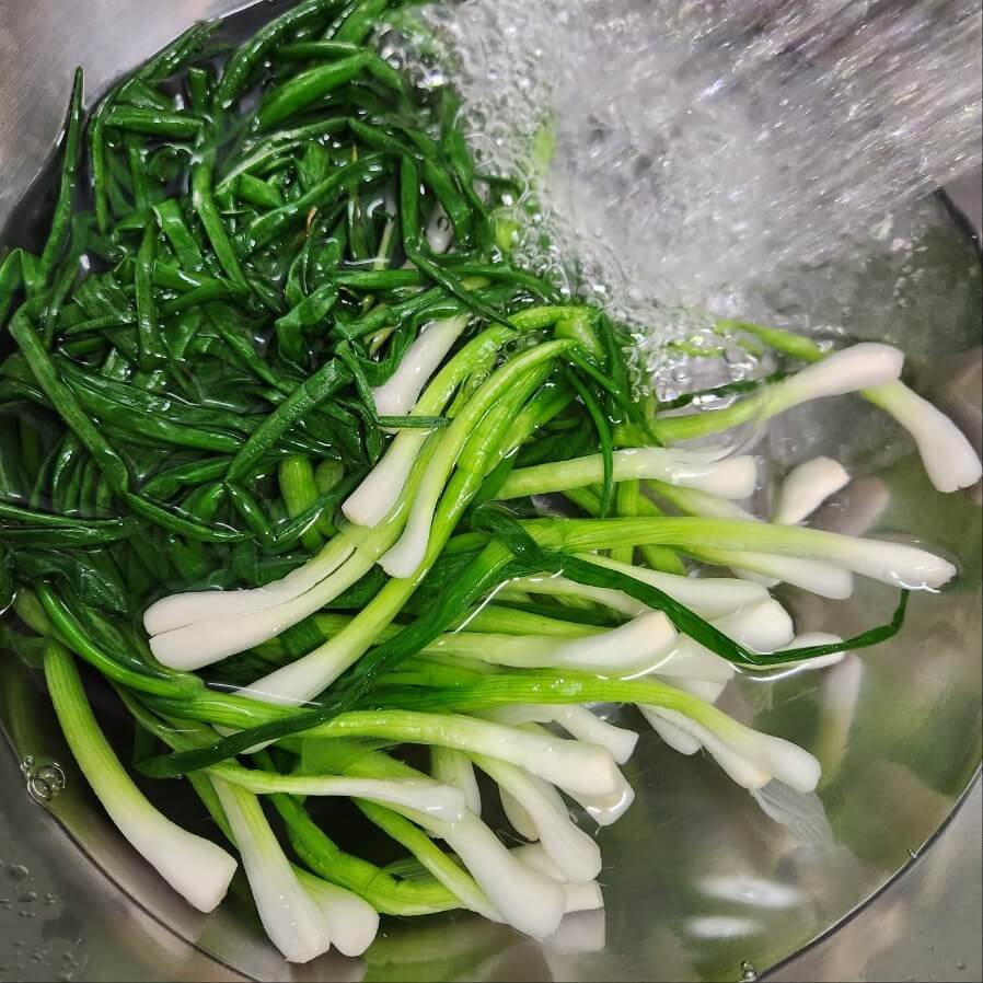 쪽파 몇개로 만드는 고급 술안주:날치알쪽파데침 고급 술안주 고급안주 고급술