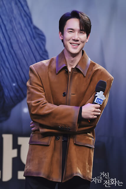 배우들의-제작-발표회-사진입니다.