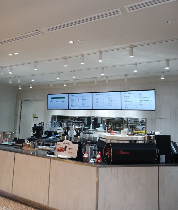 엔제리너스 매장 카운터