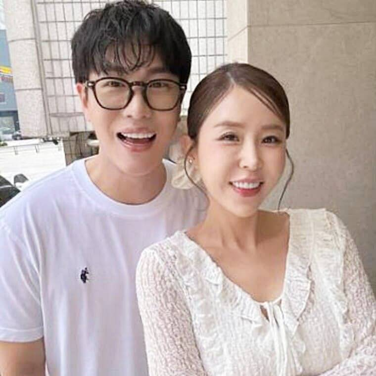 혼성-그룹-코요태의-멤버-신지-가수-문원