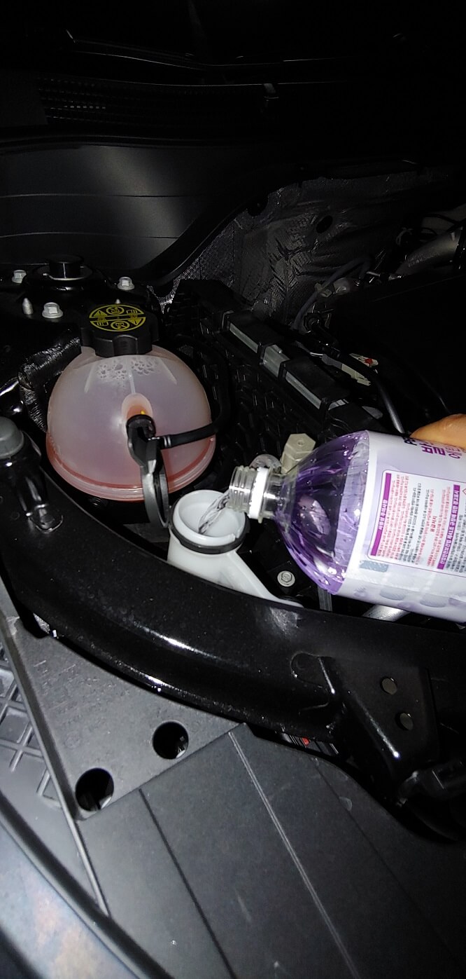 쉐보레 트랙스 크로스오버 워셔액 및 연료첨가제 넣기