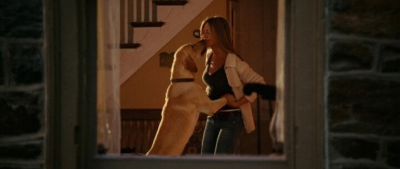 주인과 일어서서 춤추는 말리의 모습