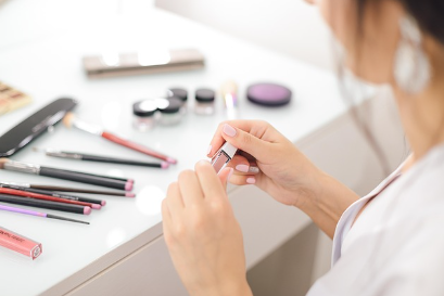 에스티 로더(Estee Lauder), 프리미엄 화장품 시장을 만들어온 이름