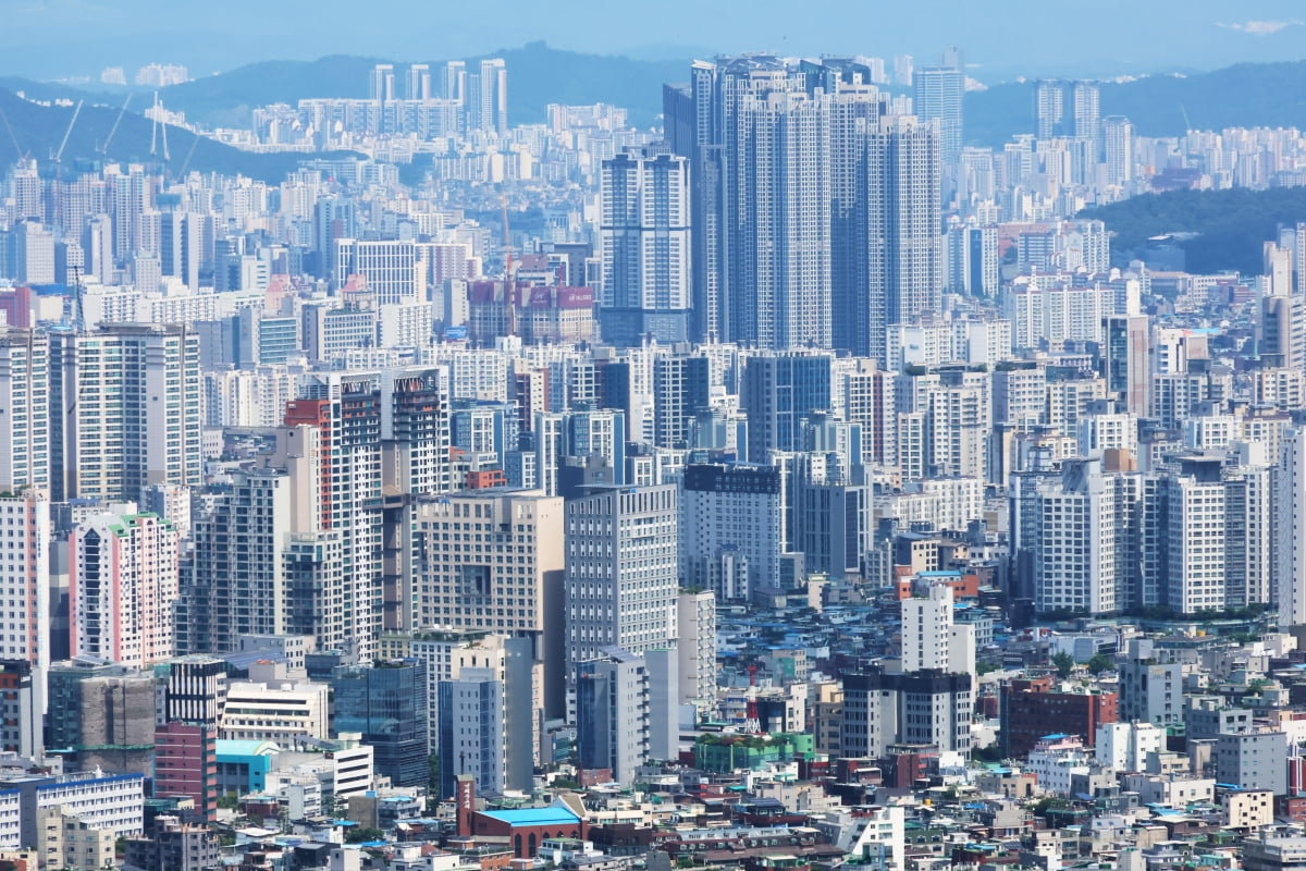 서울 남산에서 바라본 서울 시내 아파트 단지 모습.