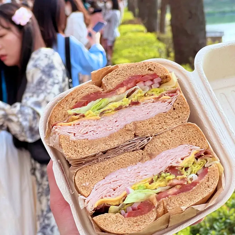 줄서는식당 김지민 고은아 추천 168가지 베이글 크림치즈 조합, 파크림치즈, 연어, 칠면조 터키 고기 폭탄 샌드위치 맛있는 카페 잠실 석촌호수 맛집 소개