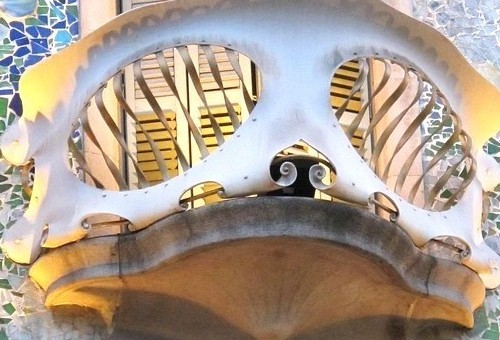 가우디의 대표작 카사 바트요 발코니