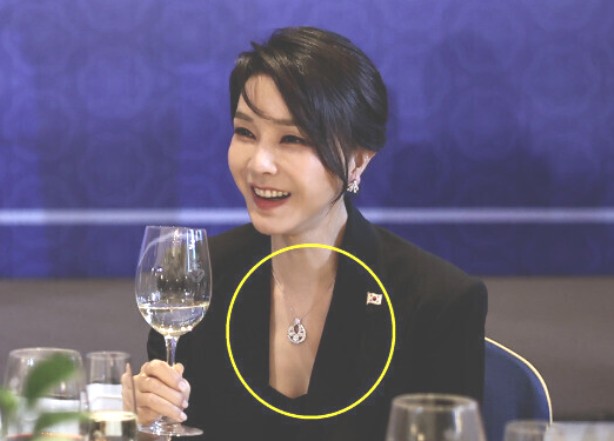 김건희 반클리프 앤 아펠 목걸이 진실 가격, 사이즈, 출시일, 진품 모조품 비교