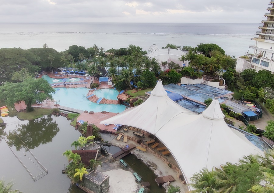 아침에 본 발코니에서의 워터파크