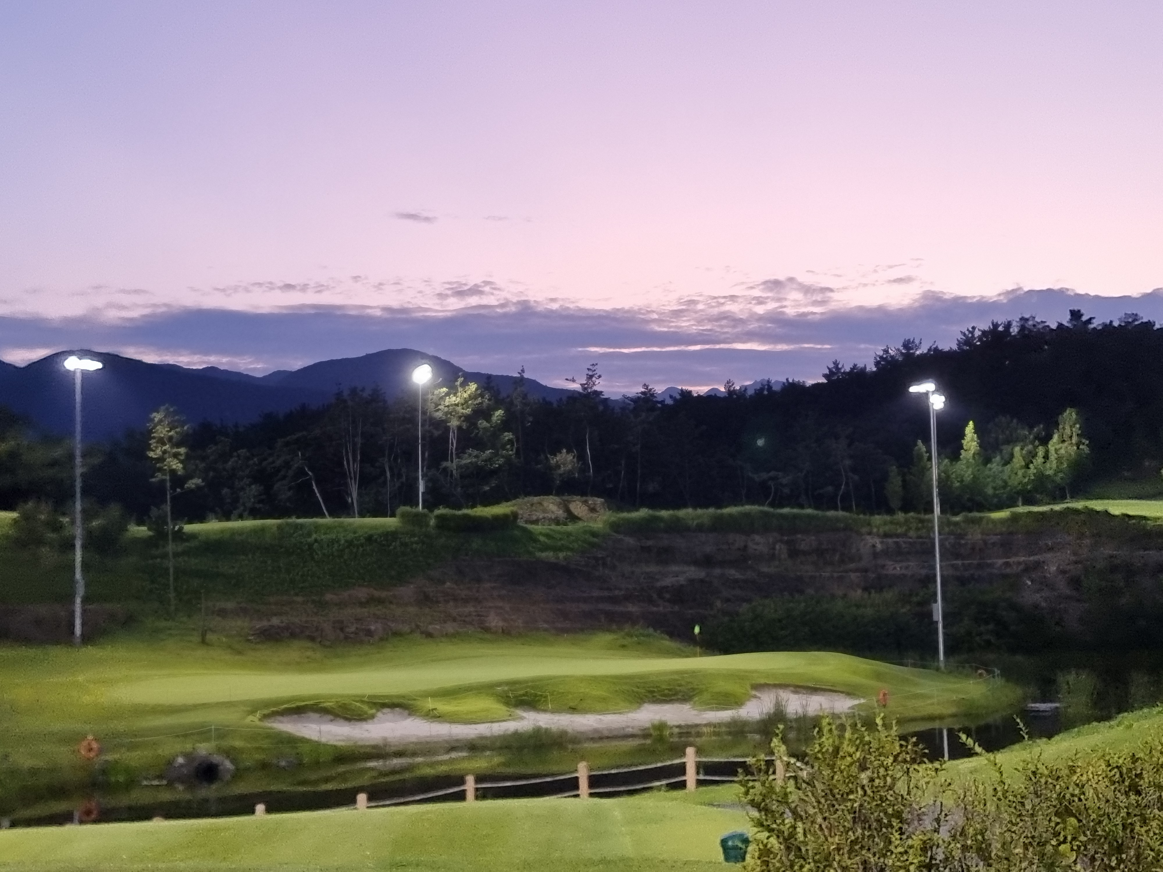 영천 골프존카운티청통의 야간전경