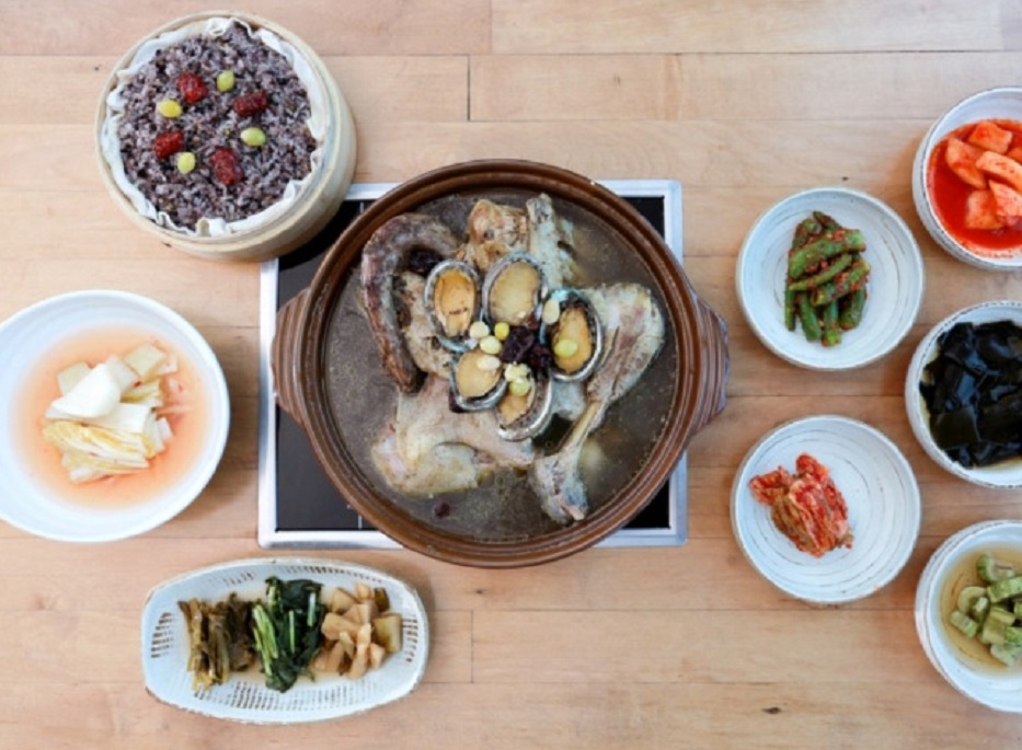 한방닭백숙-대구-큰나무집-궁중약백숙