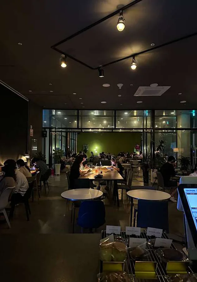 The november 라운지 판교운중점