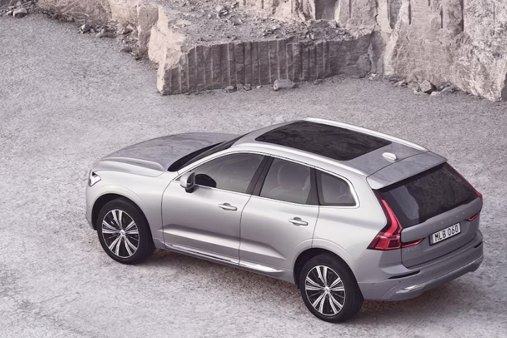 2023 볼보 XC60 뒷쪽측면