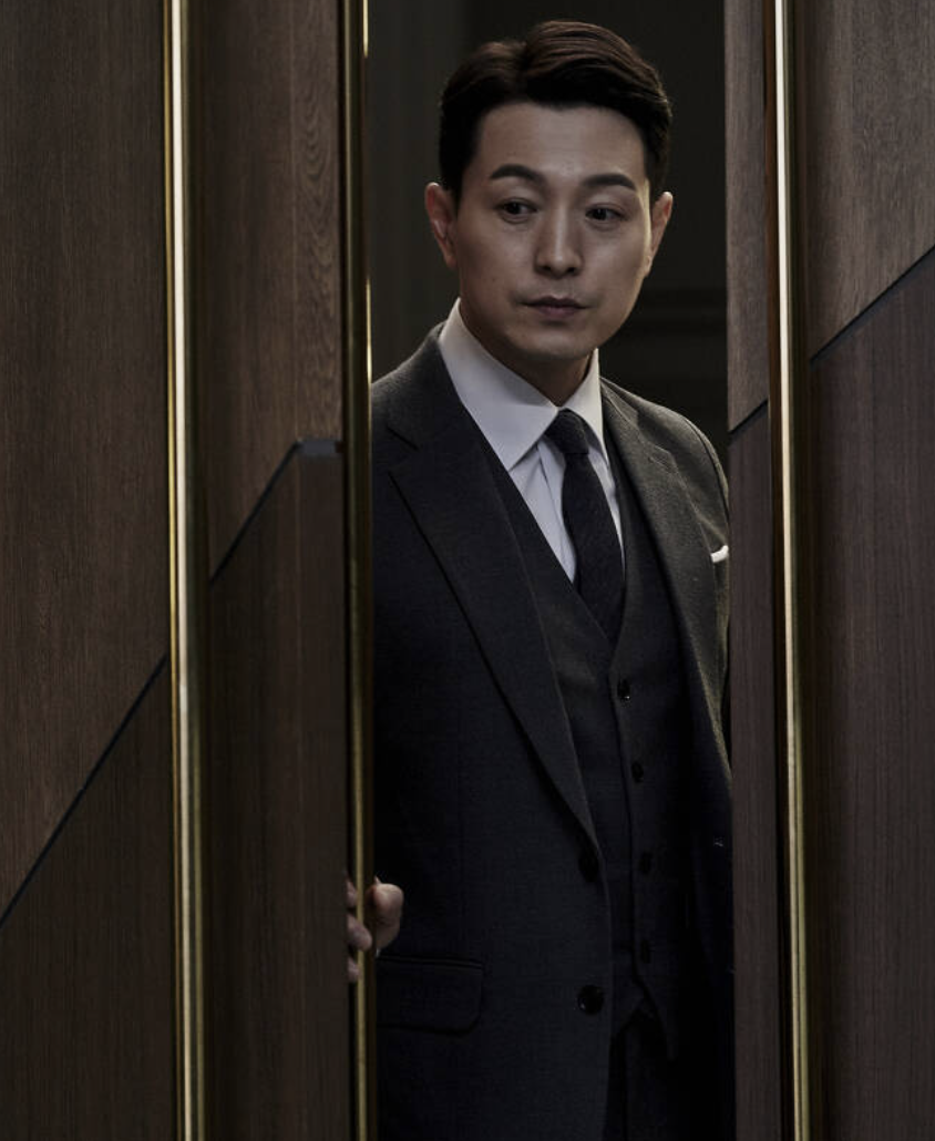 정성일 수트