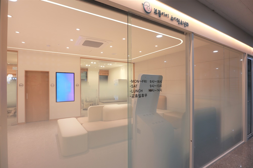 소아과입구인테리어