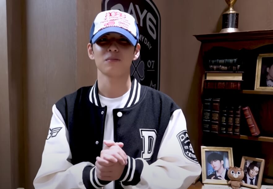 텀블러와 머그컵 굿즈 전시대