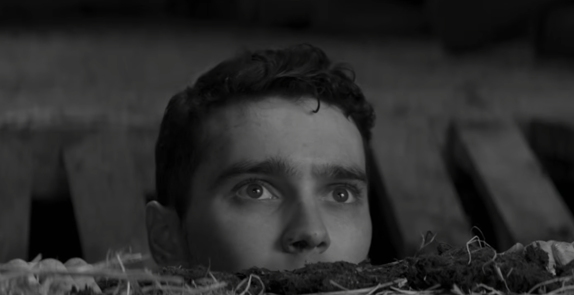 영화 보이스 프롬 헬 한장면