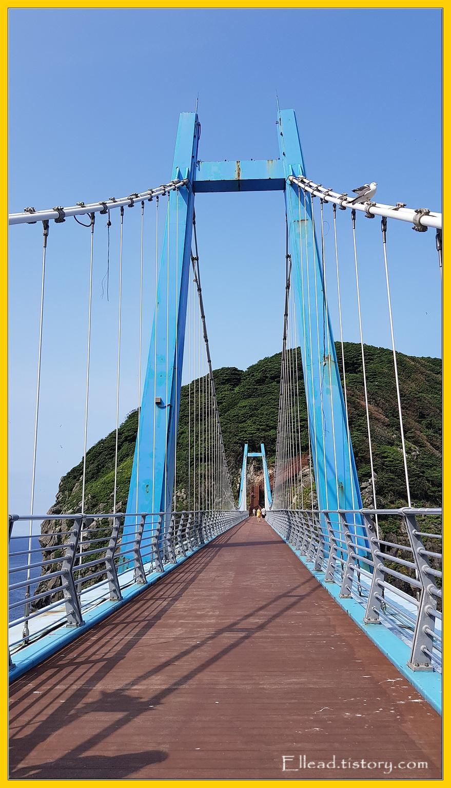 다리를 건너면 관음도다.