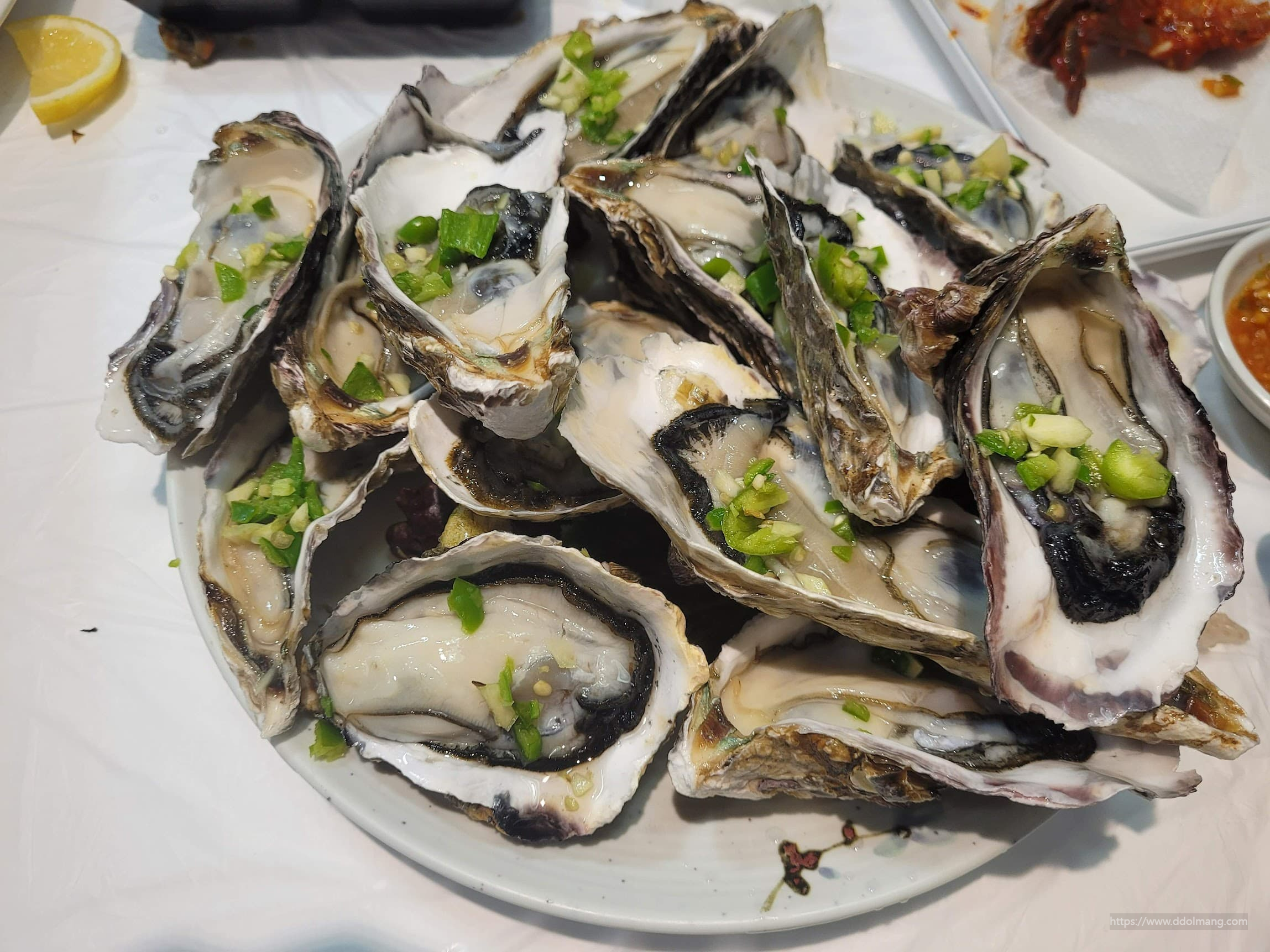 청양고추와 레몬즙이 어울어진 하프쉘