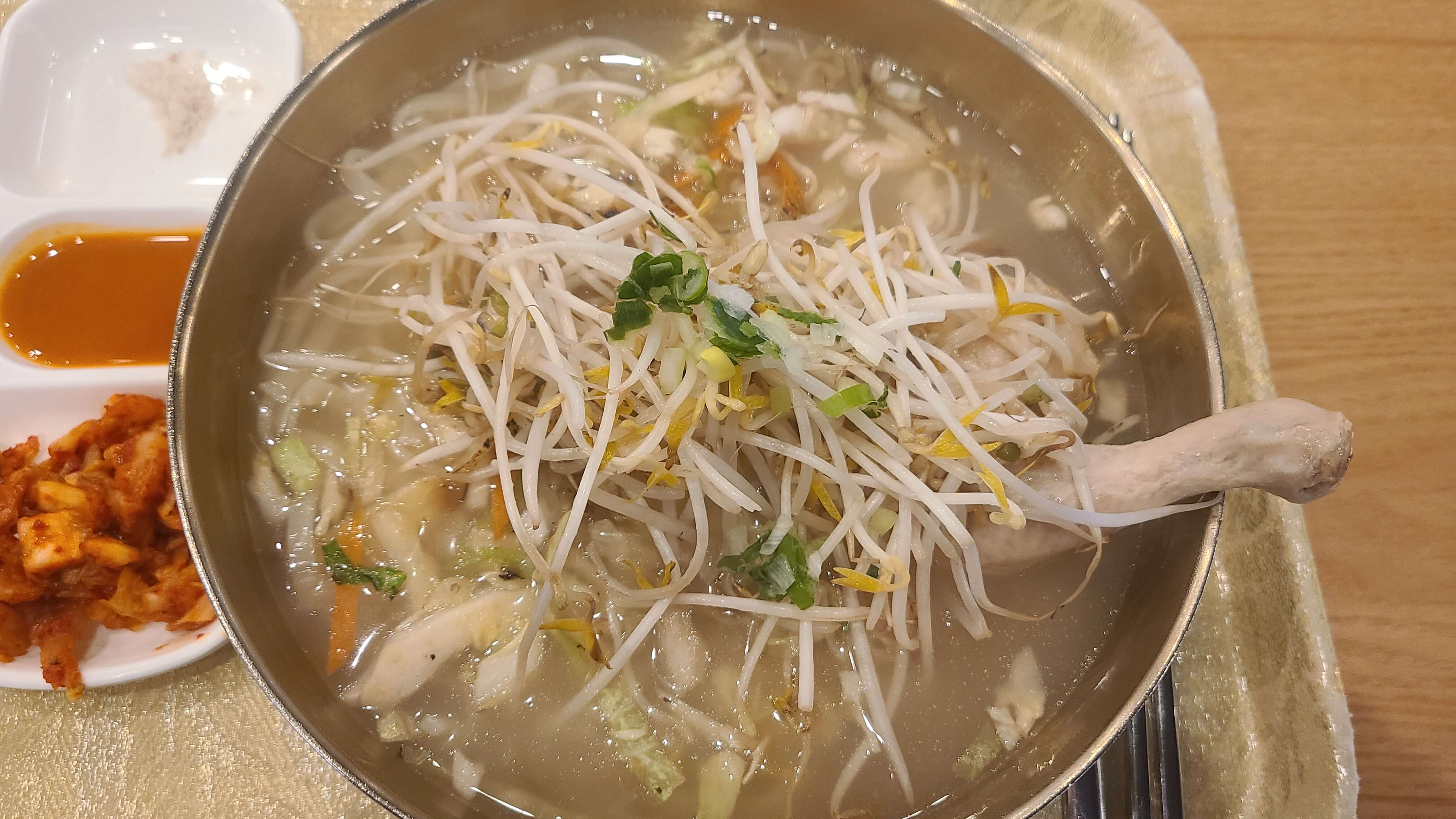 파주닭국수-닭칼국수-관찰