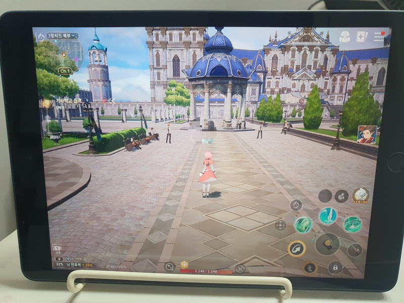 세븐나이츠-레볼루션-마을화면