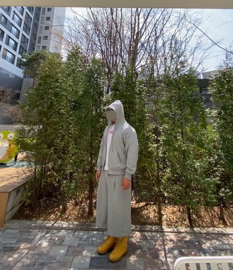 데일리룩('26. 4. 4.)마뗑킴 MatinKim 비니, 토피 스웻 집업 후드티, 토피 벌룬핏 와이드 팬츠, 시부야 빈티지 티셔츠, 나이키 롱삭스양말, 팀버랜드 6인치 워커 부츠