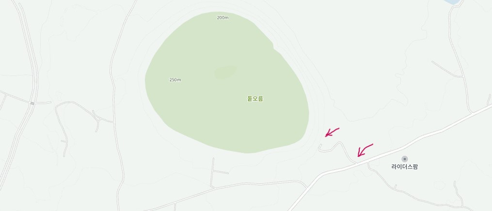 돝오름 등반로 입구