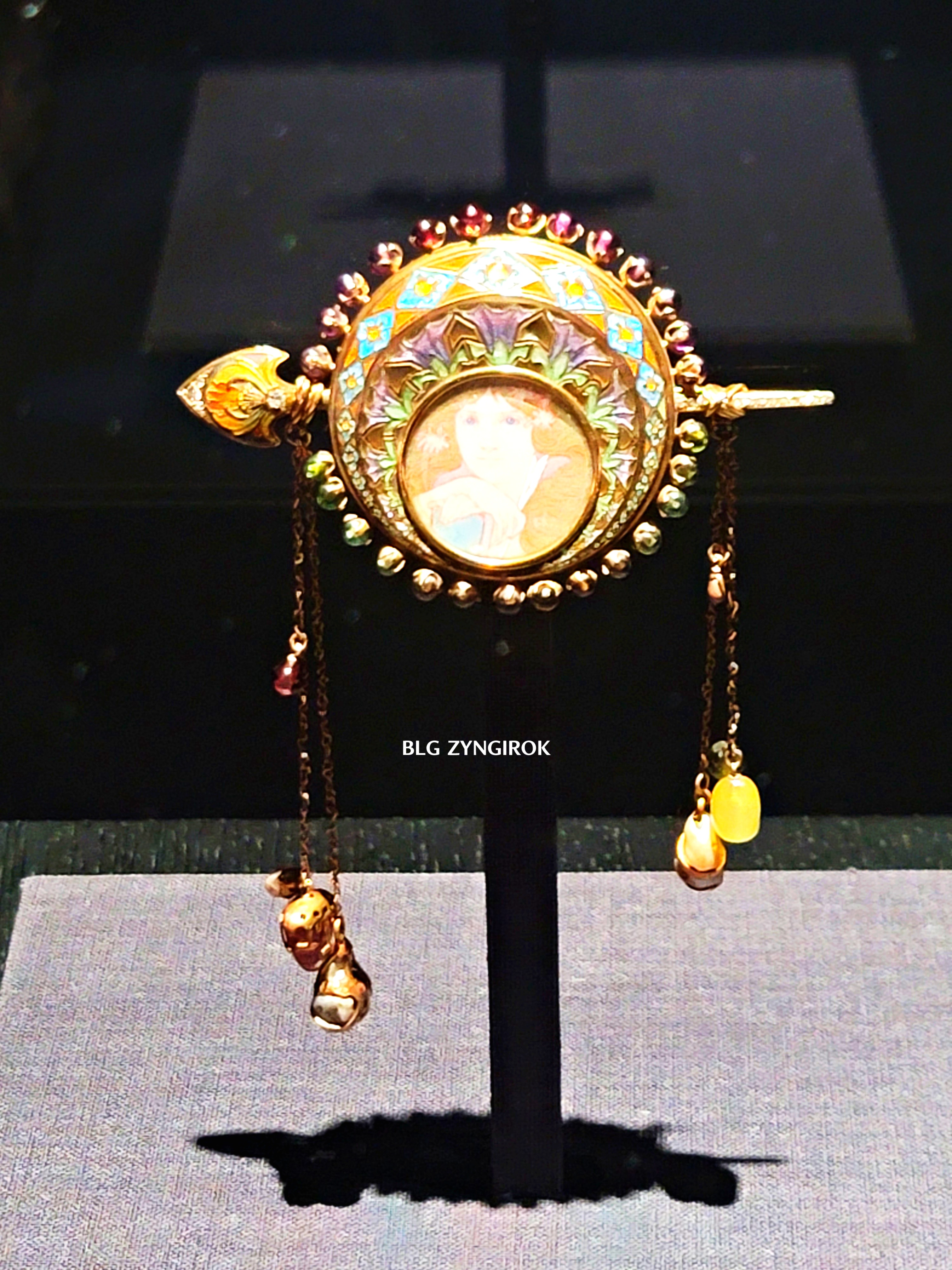 롯데타워 - 롯데뮤지엄 고혹의 보석 매혹의 시간 - 벨 에포크 전시품 모습이다.