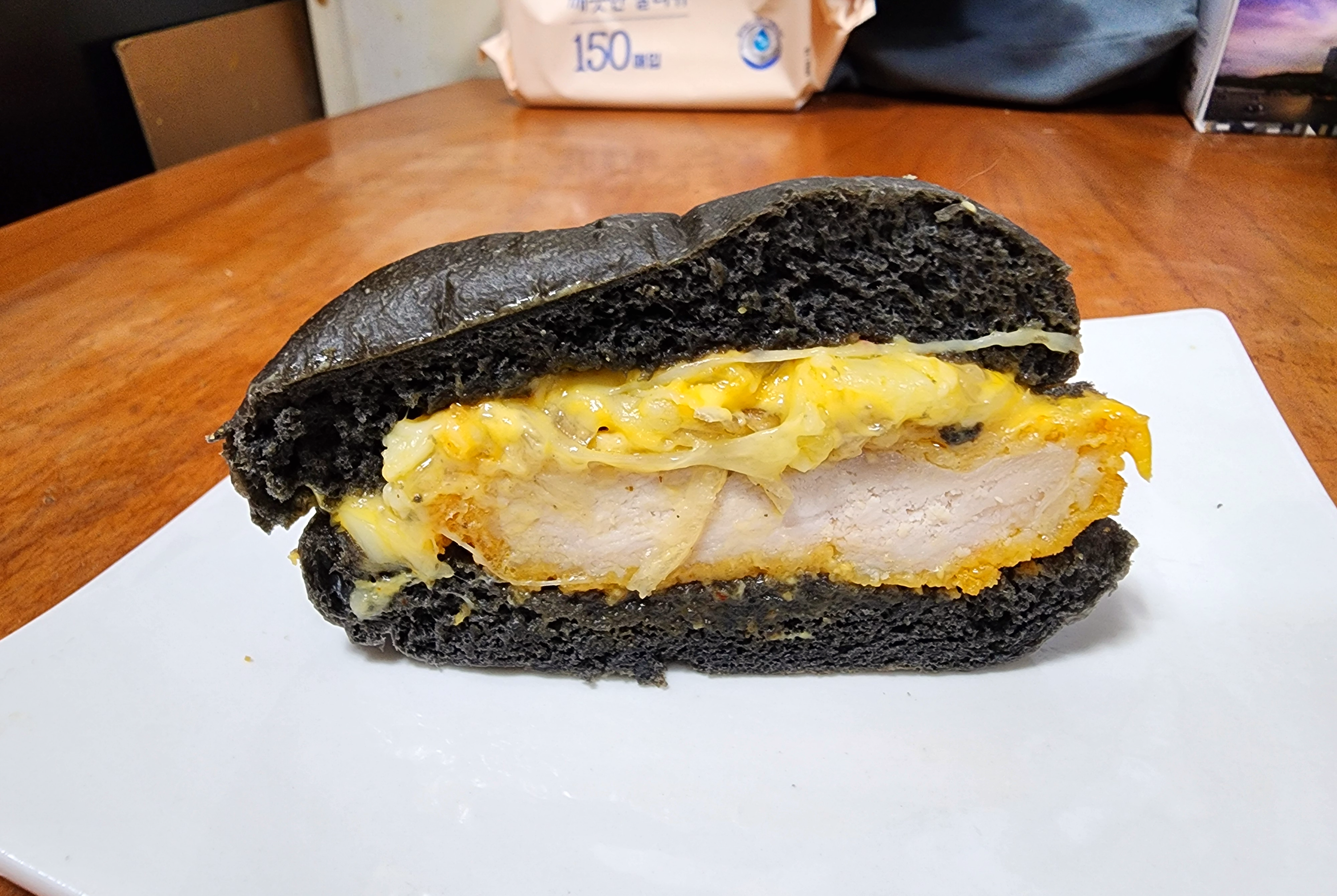 어메이징블랙통치킨버거