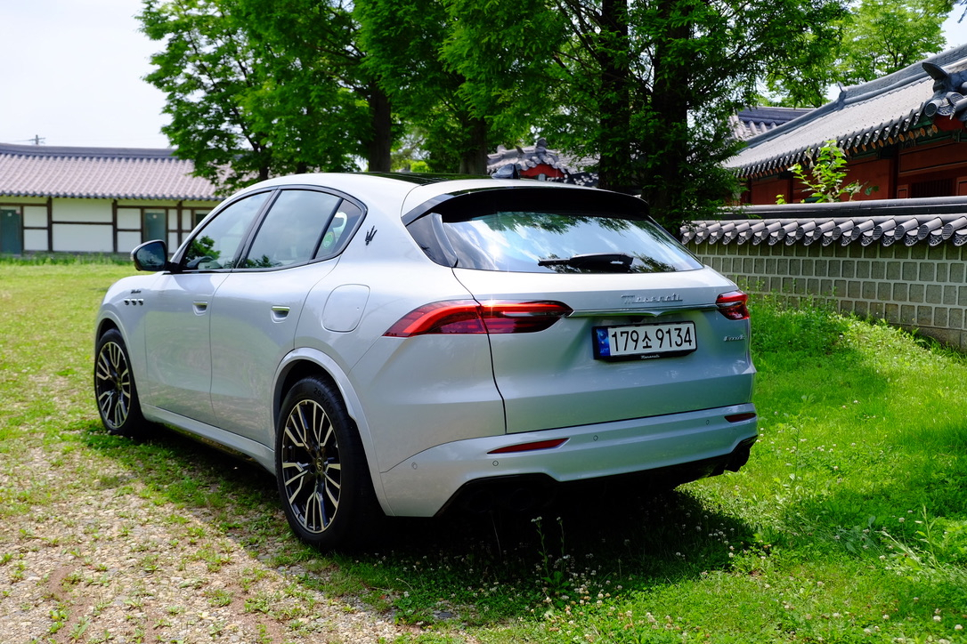 [시승기 - 마세라티 그레칼레] 아름다운 선&middot;폭발적인 힘&hellip;거리의 시선이 &lsquo;삼지창&rsquo;에 꽂혔다