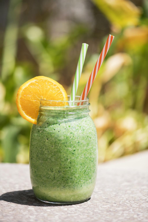 Fresh green detox juice with cucumber, spinach, apple, and lemon