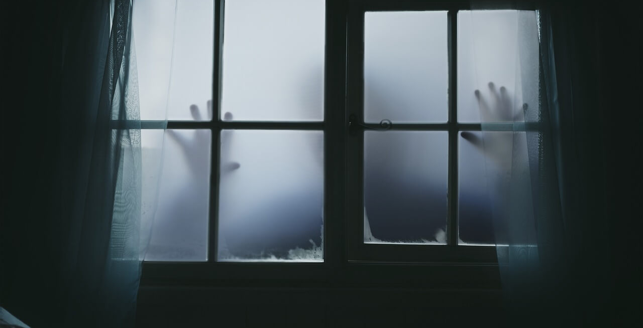 창문너무 사람의 그림자