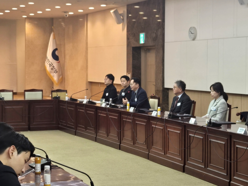 시상식 이후에는 간담회를 통해 기업 활동의 고충과 의견들을 나눌 수 있습니다.