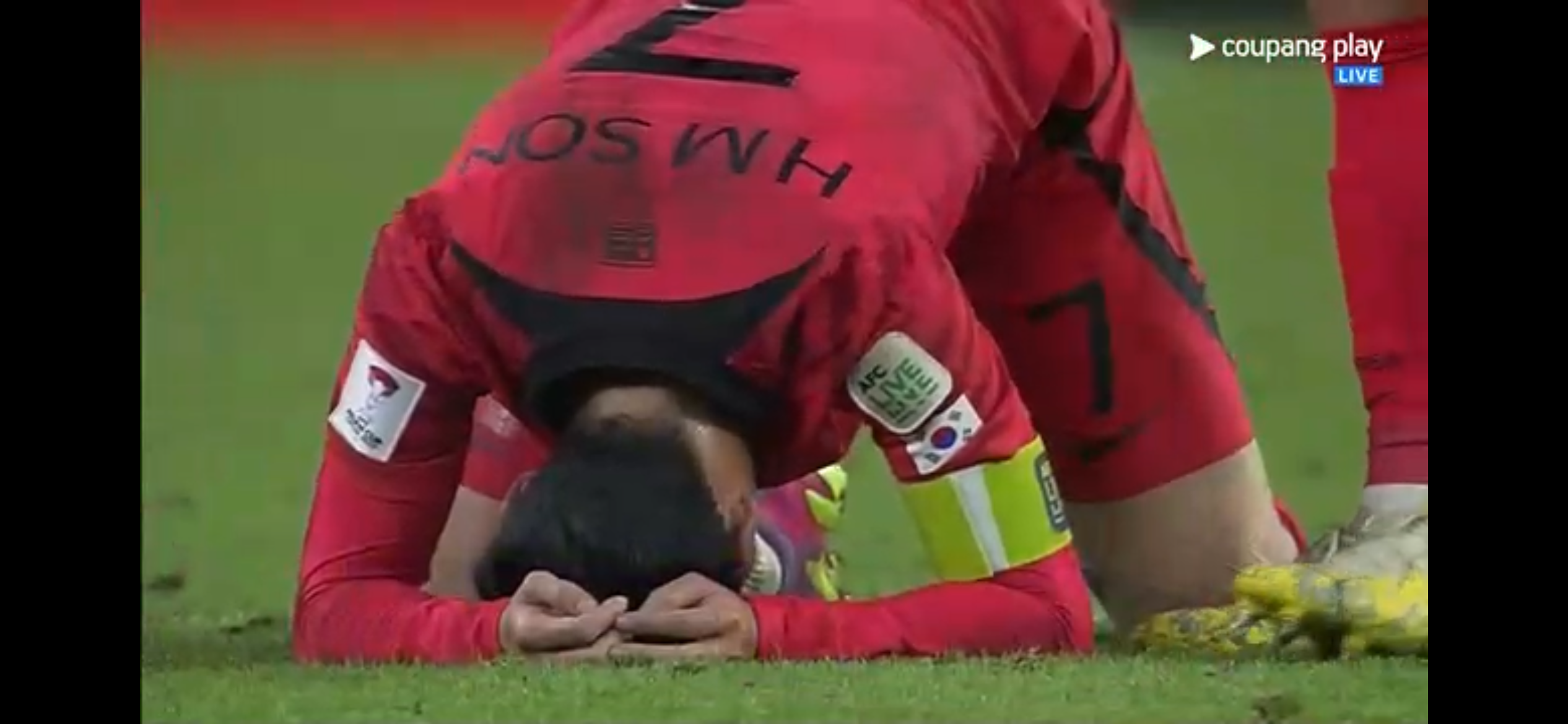 눈물을-흘리는-손흥민