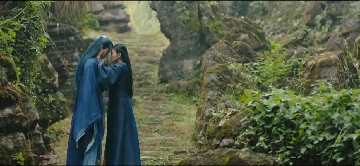 초요와-려진난-위로하는-모습